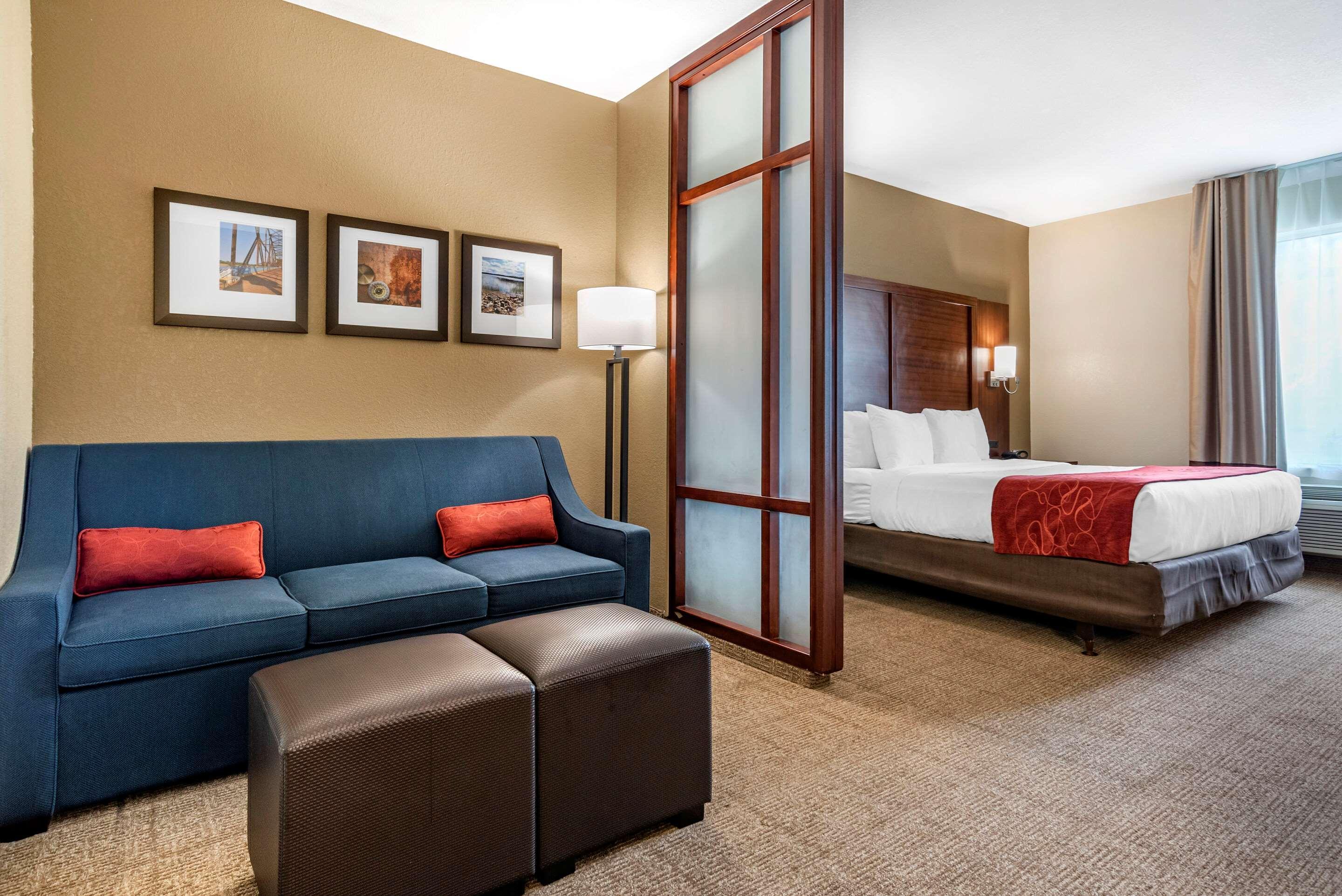 Comfort Suites Airport Luckney Exterior foto