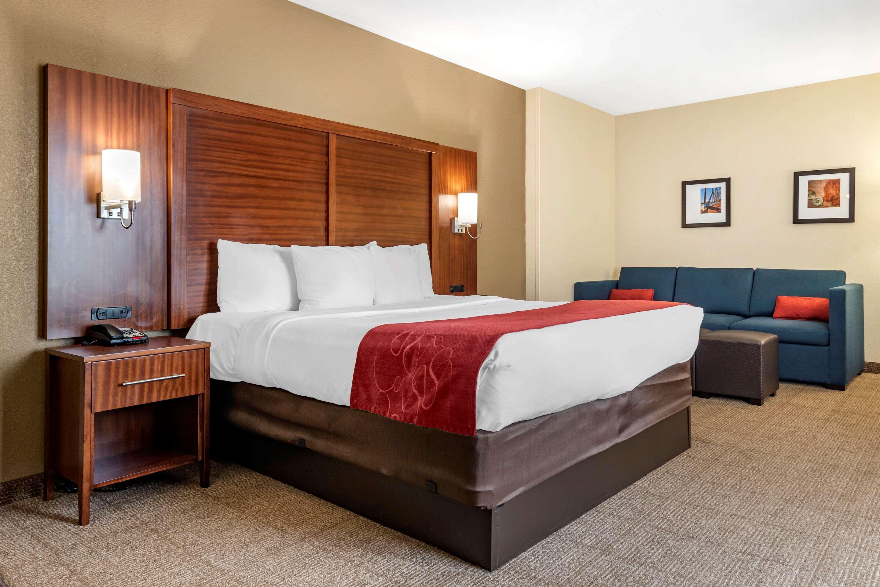 Comfort Suites Airport Luckney Exterior foto