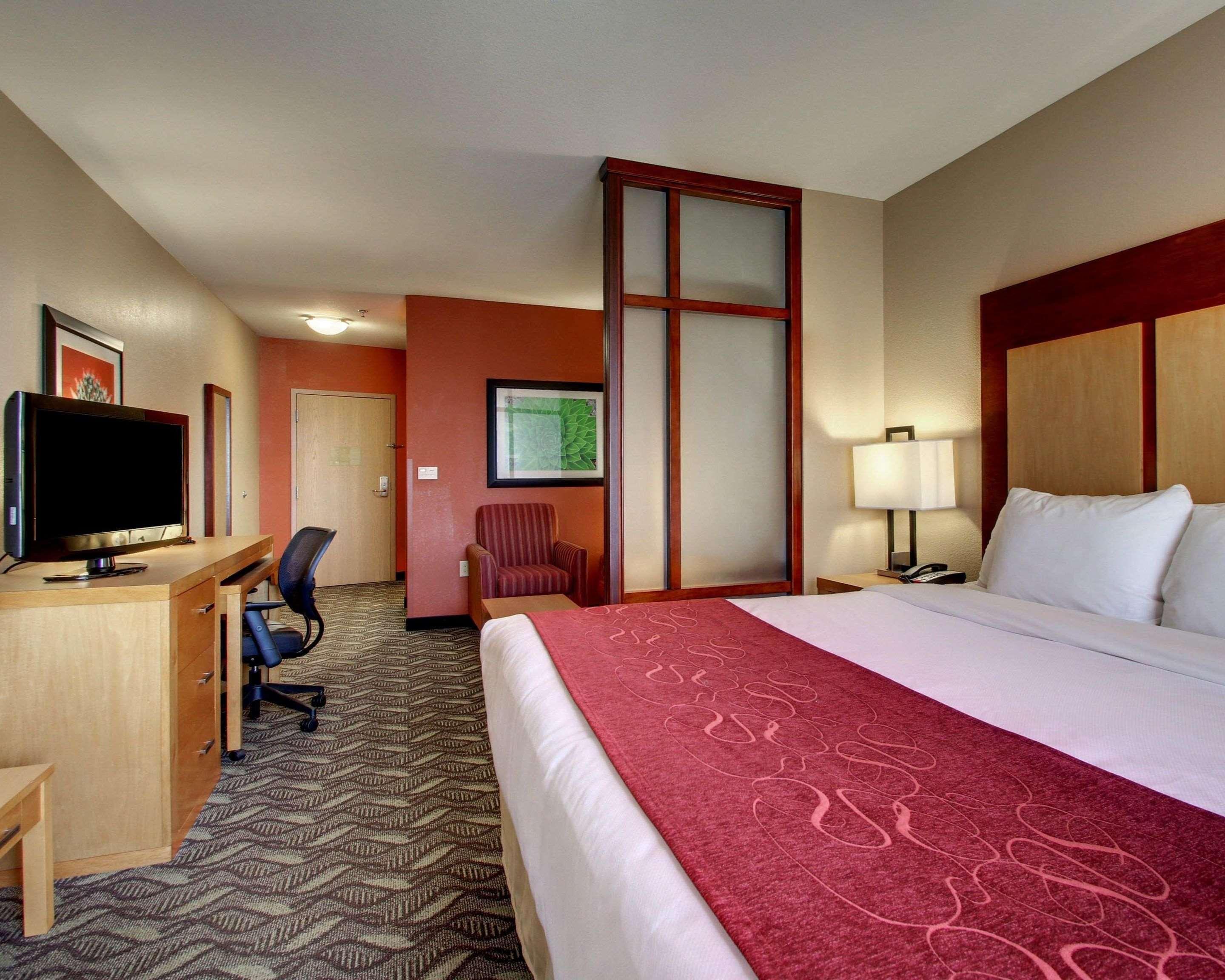 Comfort Suites Airport Luckney Exterior foto